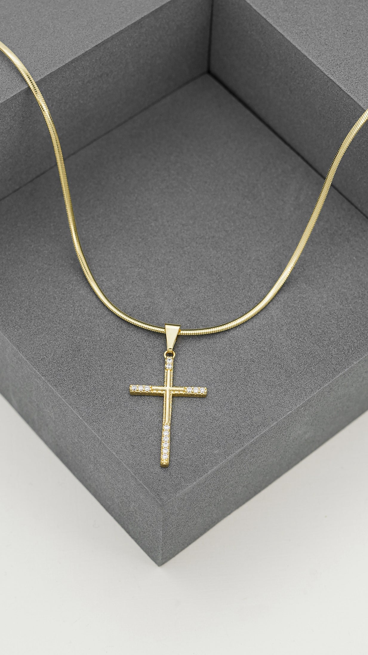 Cadena Serpiente (65 cm ) + Dije Cruz Spitze