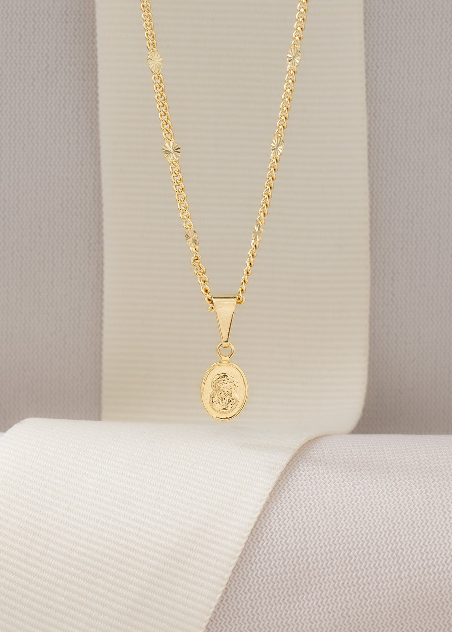 Cadena Cubana sol ( 45cms ) + Dije Rostro Mini