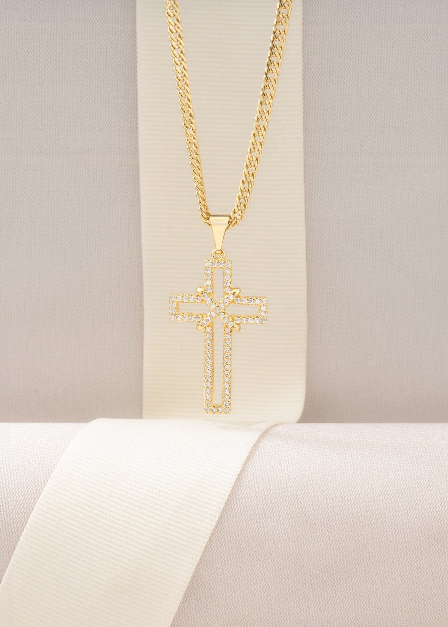 Cadena continua 3mm 45cm + Dije Cruz Silueta circonias 3.5 cms