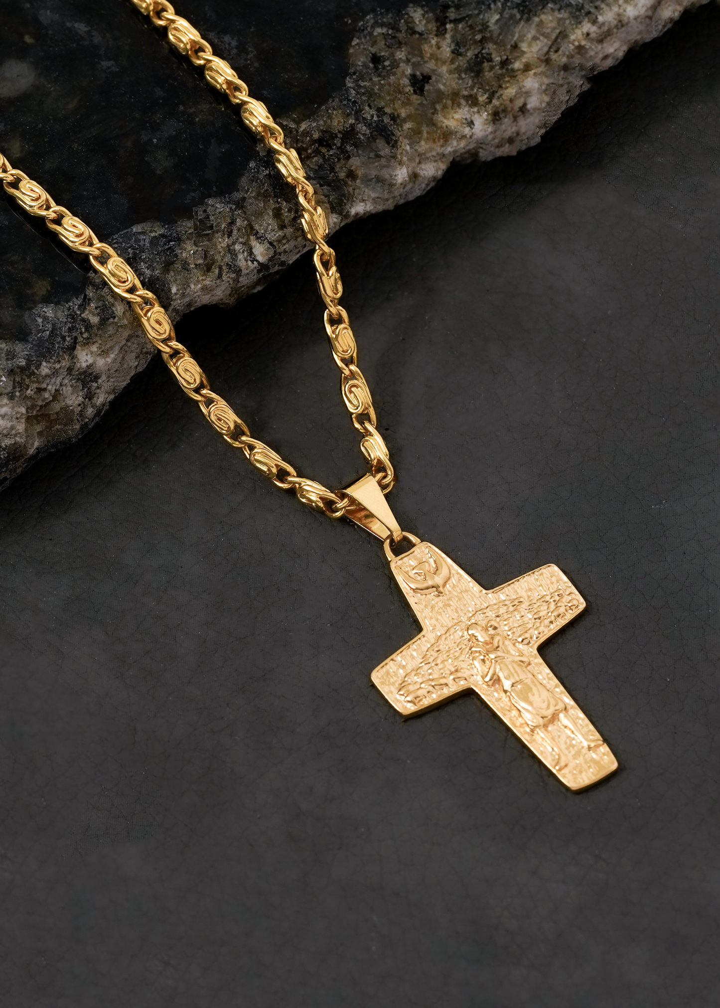 Cadena caracol gruesa 65cm + Dije Cruz Buen Pastor