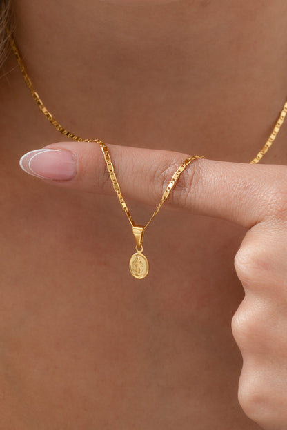 Cadena escalera delgada plana lisa 45cms + Dije Milagrosa Mini