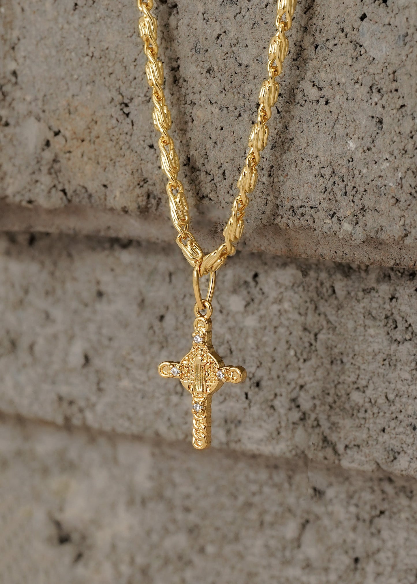 Cadena Caracol Gruesa 65 Cms + Dije Cruz San Benito 2 Cms