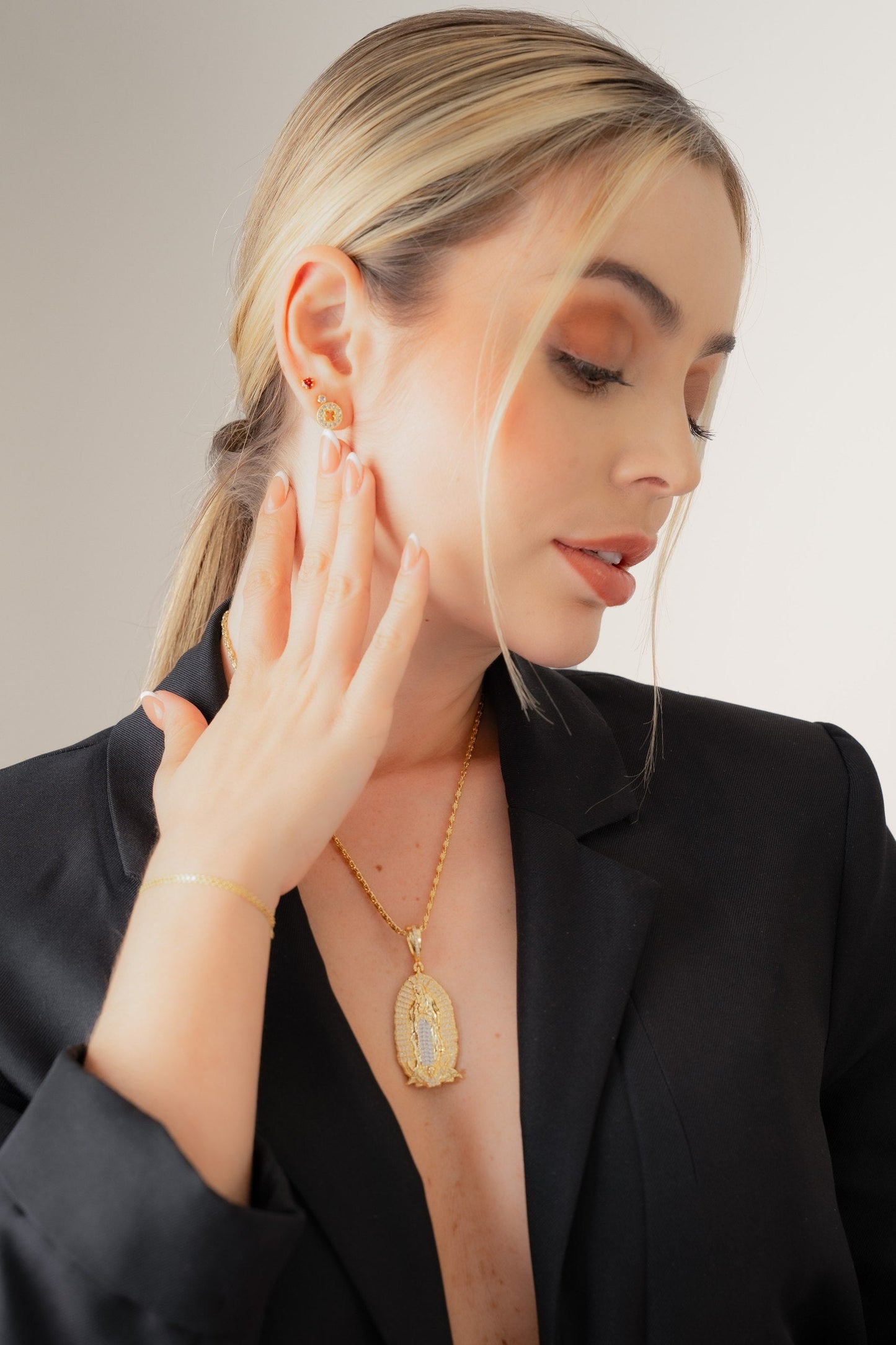 Cadena Caracol Gruesa (45cms) + Dije Nuestra Señora de Guadalupe Circonias