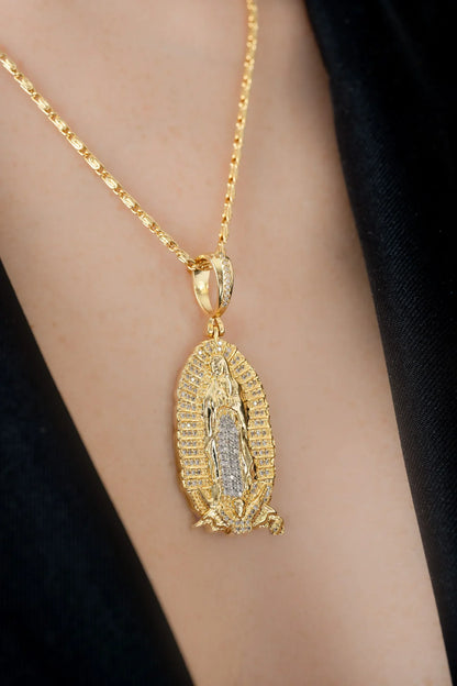 Cadena Caracol Gruesa 45cms + Dije Nuestra Señora de Guadalupe Circonias