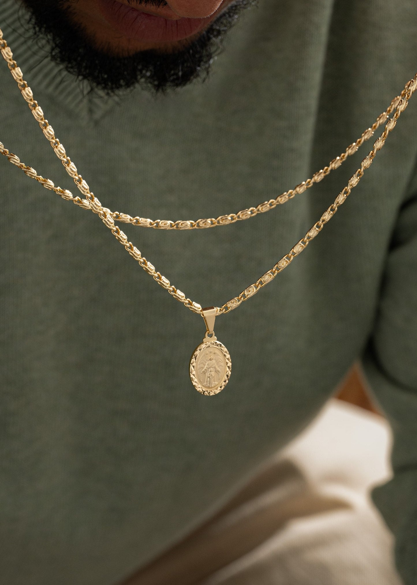 Cadena Caracol Gruesa (65cms) + Dije Angel Custodio