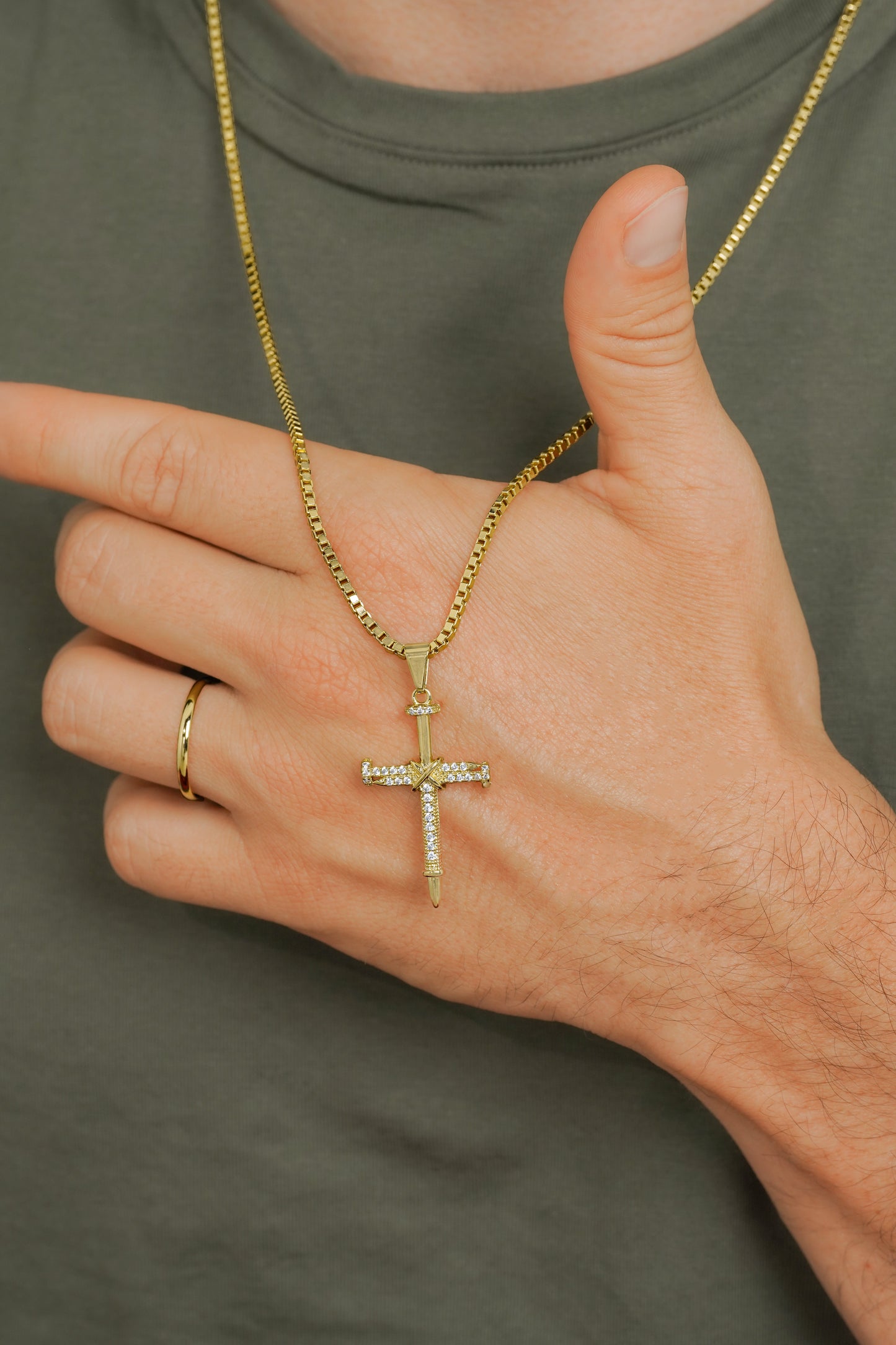 Cadena veneciana gruesa 65cms + Dije Cruz Clavos Circonias Cristal