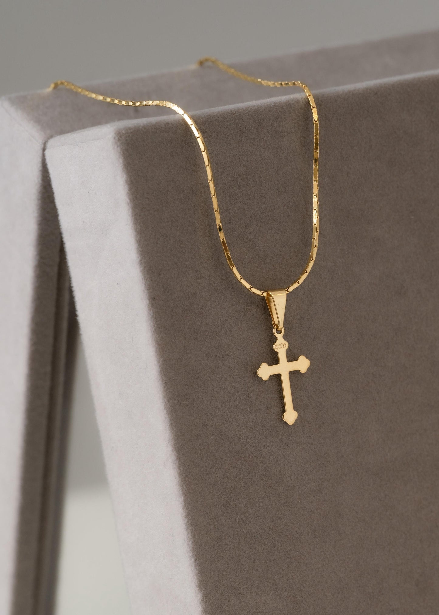 Cadena cordón cuadrado 1mm 65cm + dije cruz ínri delgada 1.5cms