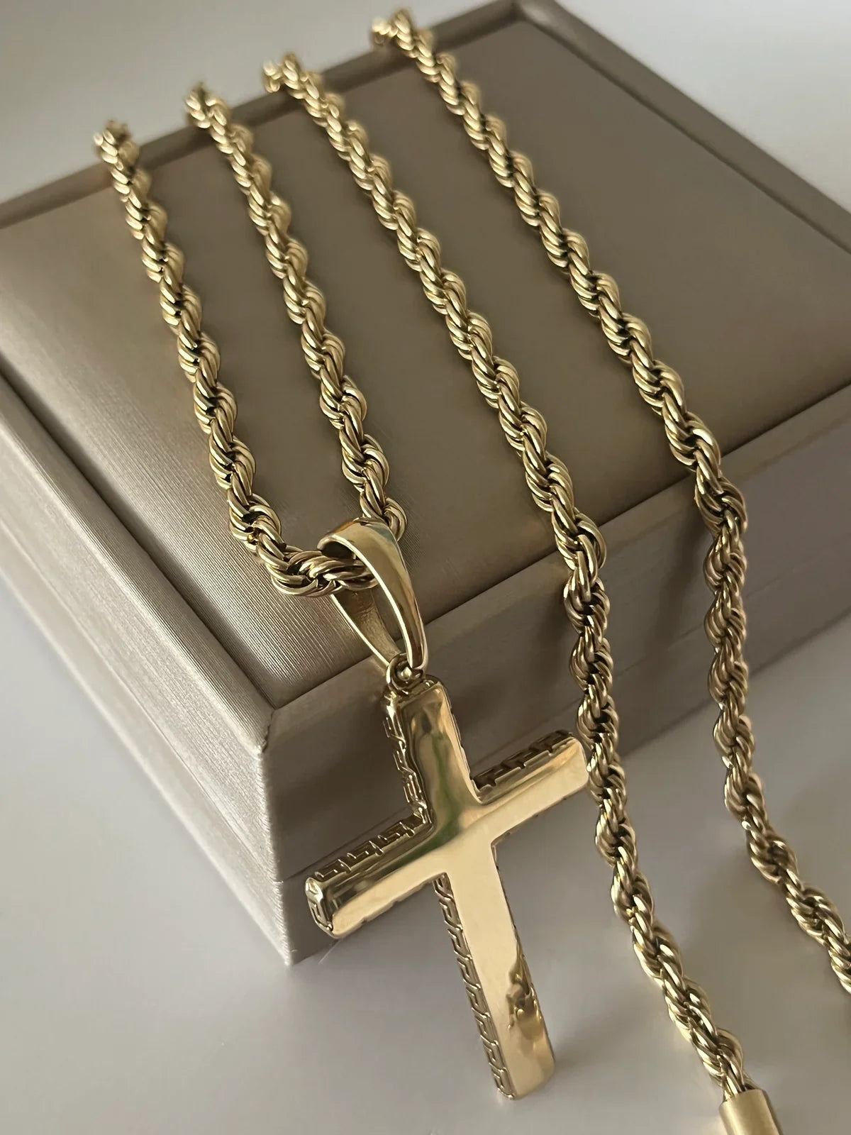 Cadena lazo 4mm alta gama (65cm) + dije Cruz lisa grabada alta gama