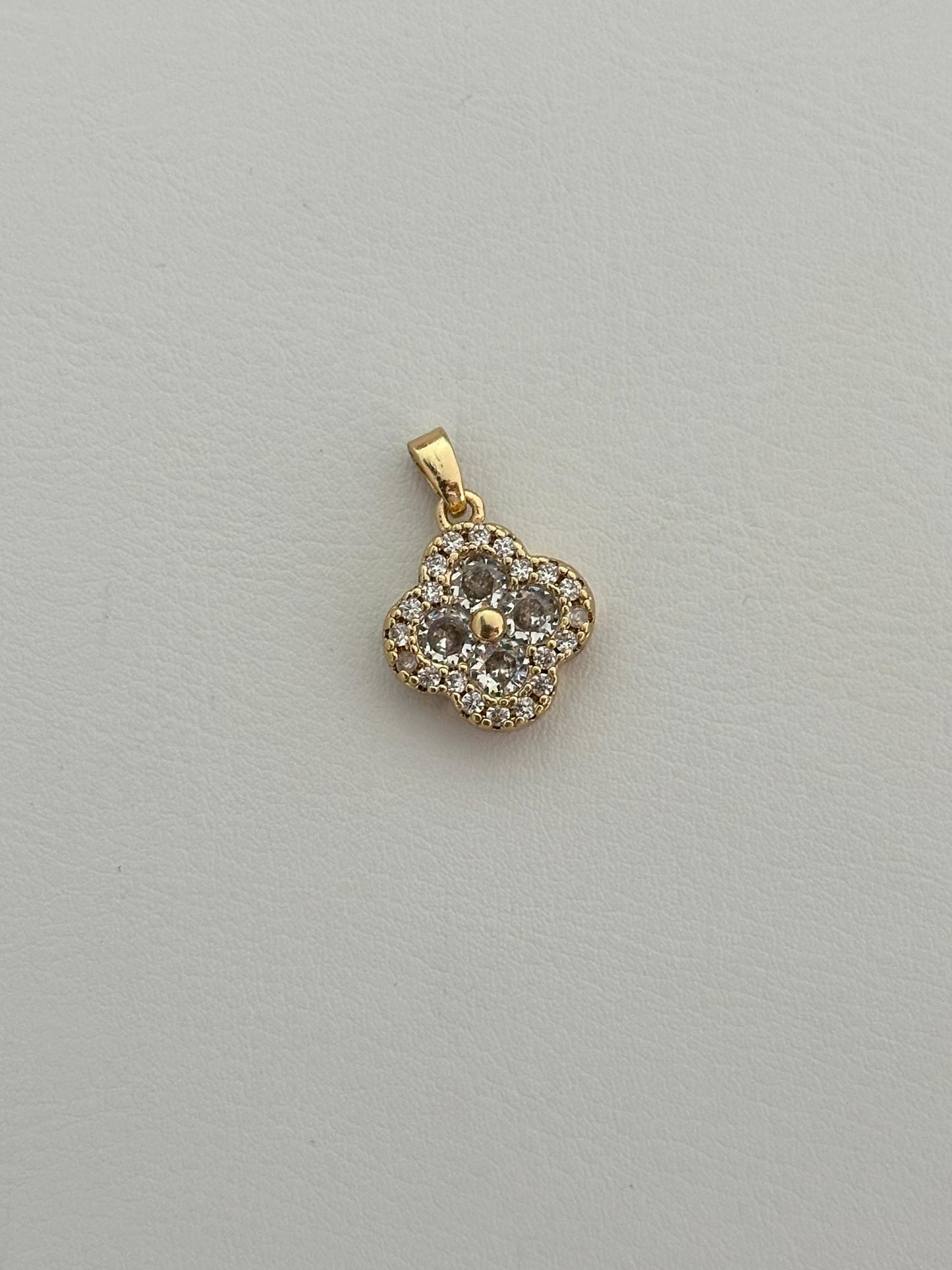 Dije trebol circones