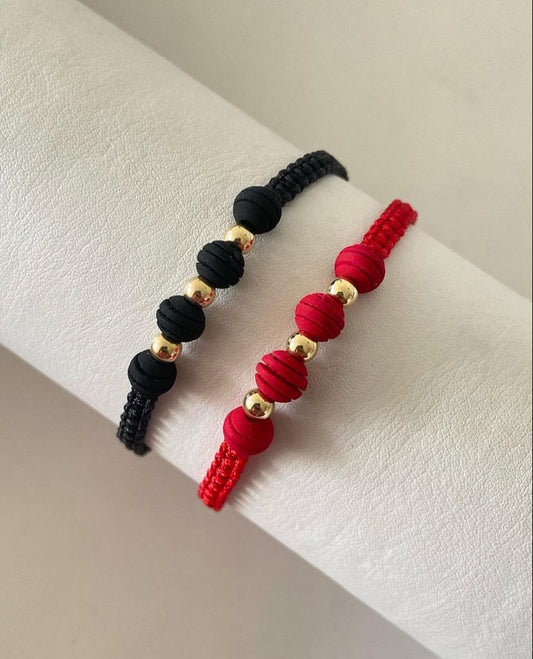 Juego pulsera balin #4 rojo y negra.
