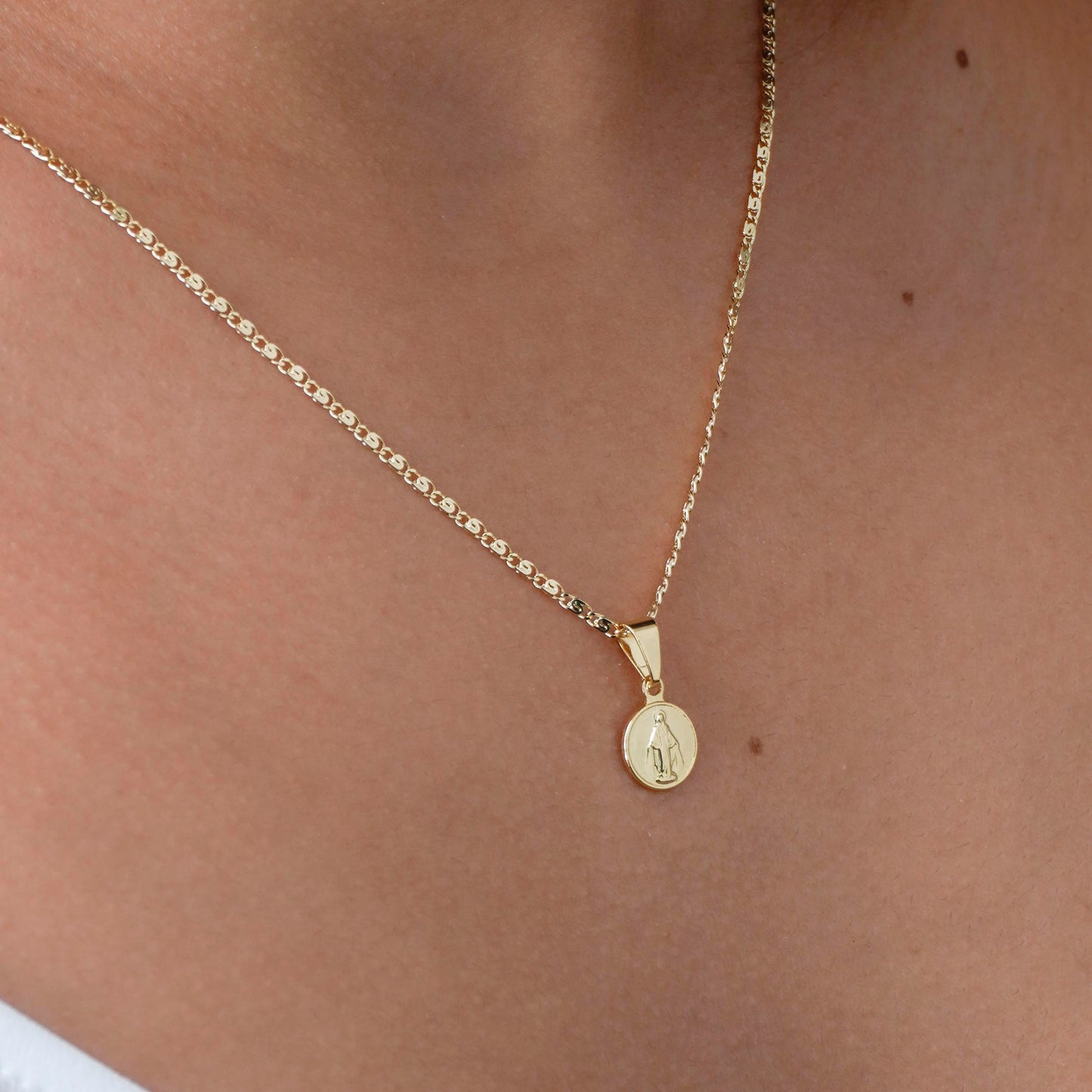 Dije Virgen Milagrosa Red