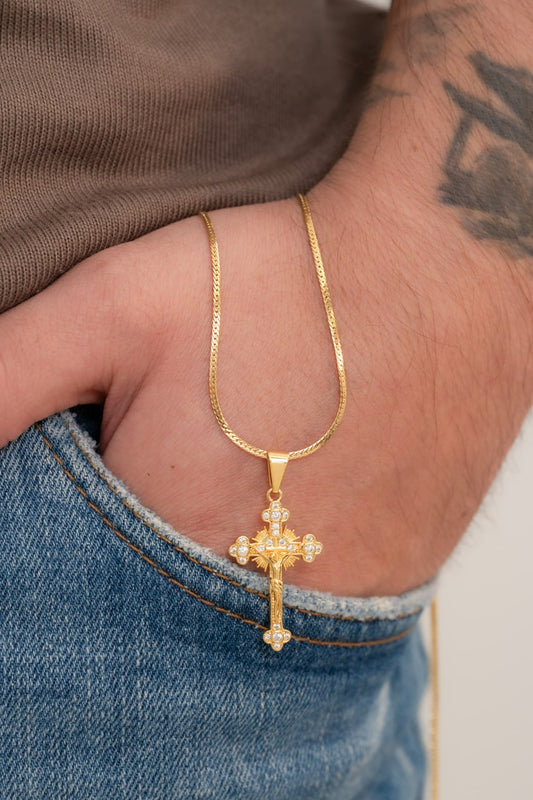 Cadena serpiente plana delg 1mm 65cm + Dije El Crucificado